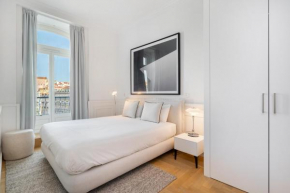 WHome The Boulevard Prime Location with AC & Elevator